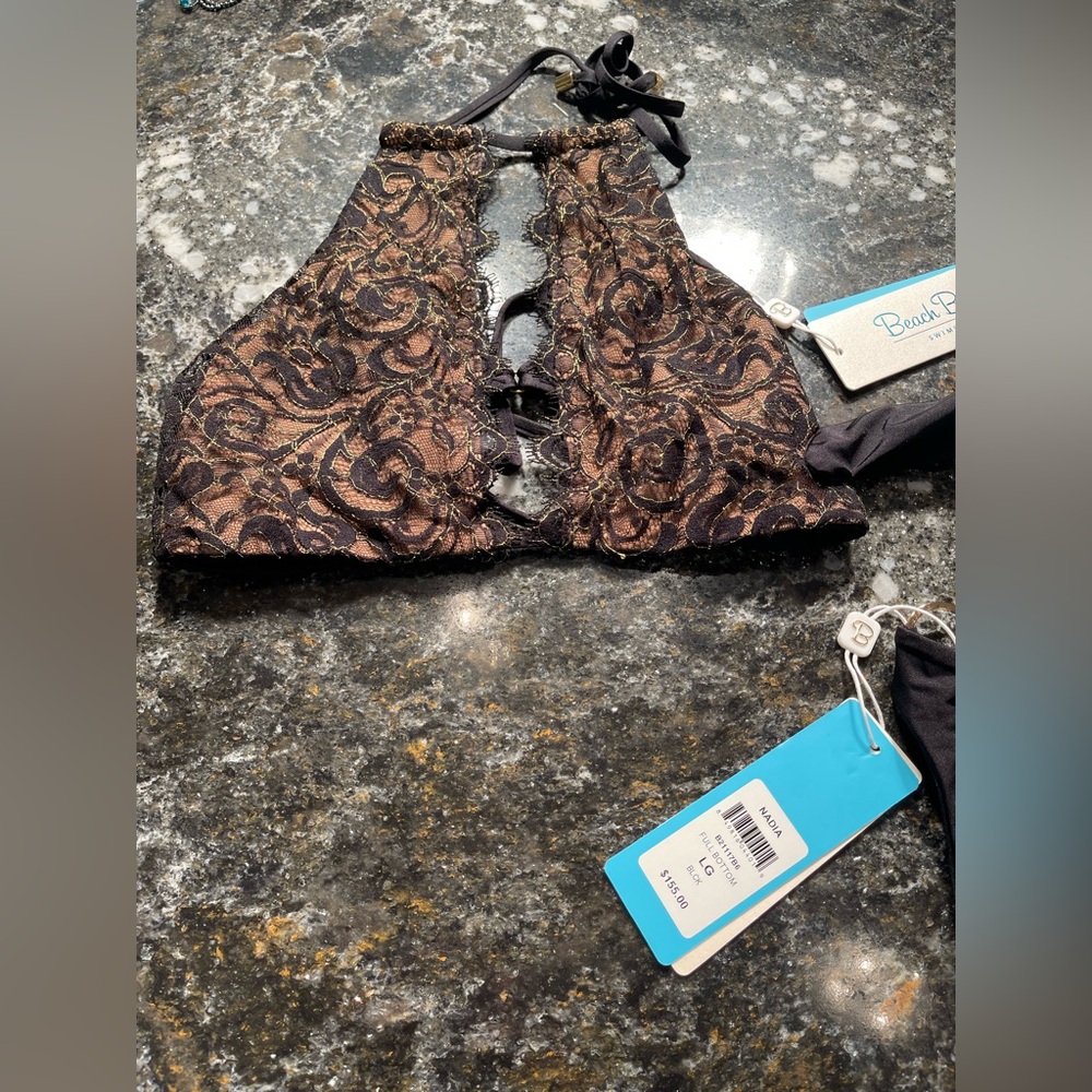 SOLD on POSH Canada XO 💋 NWT beach bunny trio set: xl top, L bra top, L bottoms - Picture 11 of 15